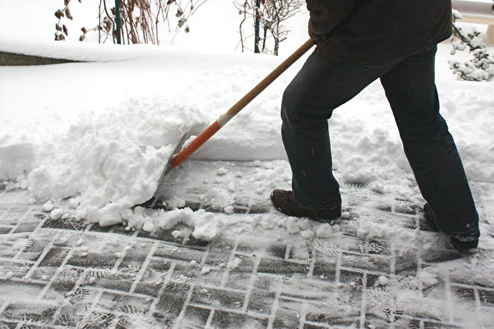 Räum- und Streupflicht für Eigentümer und Mieter - Alles zur Verkehssicherungspflicht im Winter