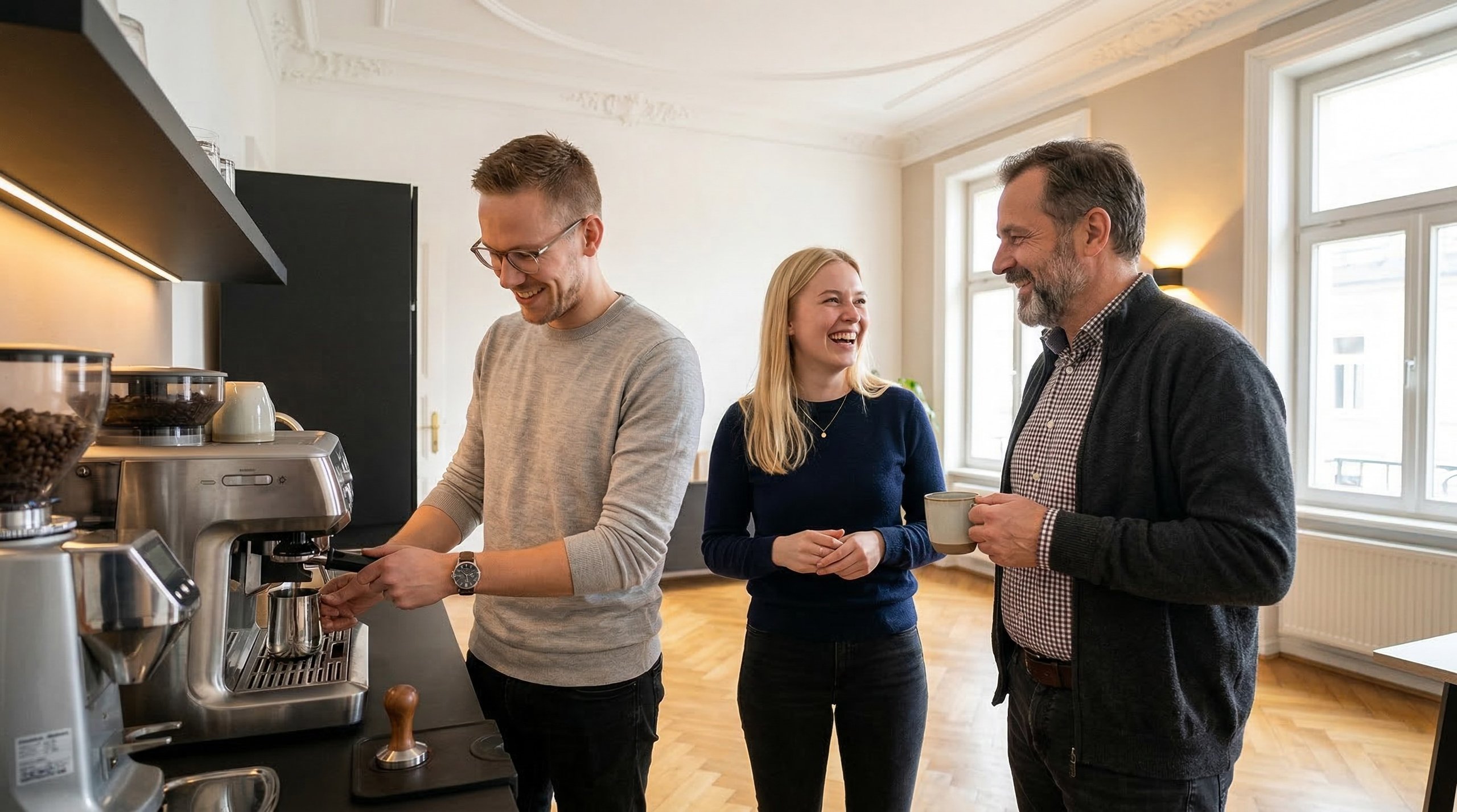 Team der Ersten Hausverwaltung in der Büroküche